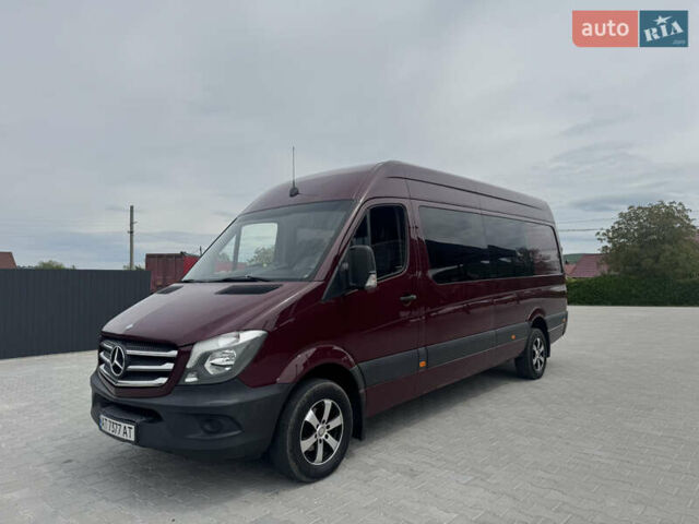 Красный Мерседес Sprinter, объемом двигателя 2.69 л и пробегом 350 тыс. км за 29000 $, фото 4 на Automoto.ua