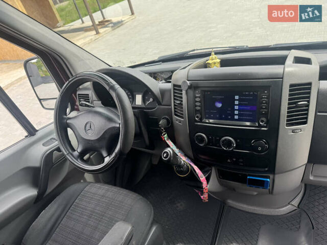 Красный Мерседес Sprinter, объемом двигателя 2.69 л и пробегом 350 тыс. км за 29000 $, фото 17 на Automoto.ua