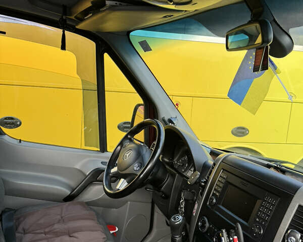 Красный Мерседес Sprinter, объемом двигателя 3 л и пробегом 342 тыс. км за 33052 $, фото 12 на Automoto.ua
