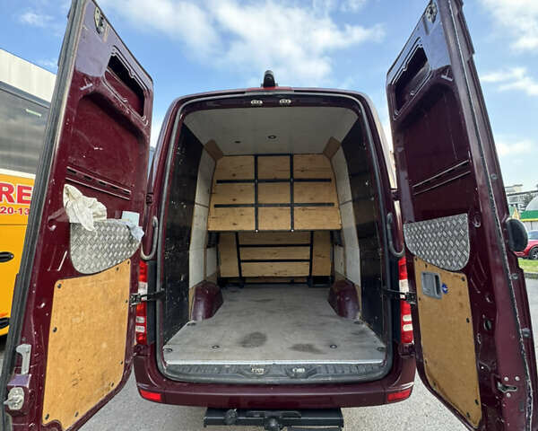 Красный Мерседес Sprinter, объемом двигателя 3 л и пробегом 342 тыс. км за 33052 $, фото 8 на Automoto.ua
