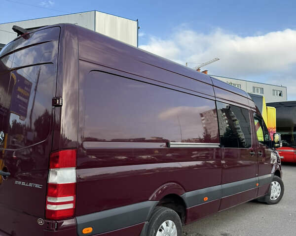 Красный Мерседес Sprinter, объемом двигателя 3 л и пробегом 342 тыс. км за 33052 $, фото 2 на Automoto.ua
