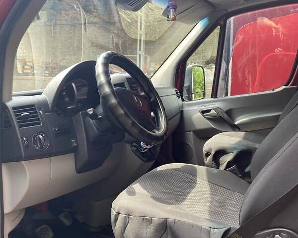 Красный Мерседес Sprinter, объемом двигателя 3 л и пробегом 350 тыс. км за 29800 $, фото 7 на Automoto.ua