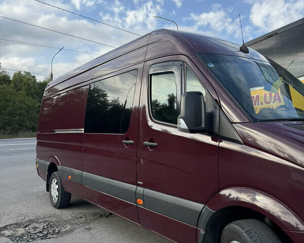 Красный Мерседес Sprinter, объемом двигателя 3 л и пробегом 342 тыс. км за 33052 $, фото 4 на Automoto.ua