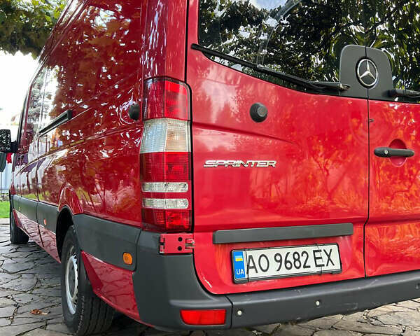 Красный Мерседес Sprinter, объемом двигателя 2.14 л и пробегом 493 тыс. км за 17500 $, фото 4 на Automoto.ua