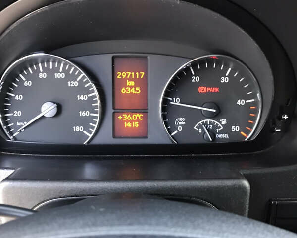 Красный Мерседес Sprinter, объемом двигателя 2.14 л и пробегом 297 тыс. км за 20000 $, фото 22 на Automoto.ua