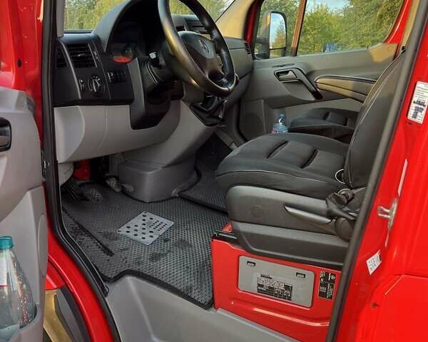 Красный Мерседес Sprinter, объемом двигателя 2.1 л и пробегом 377 тыс. км за 20200 $, фото 6 на Automoto.ua
