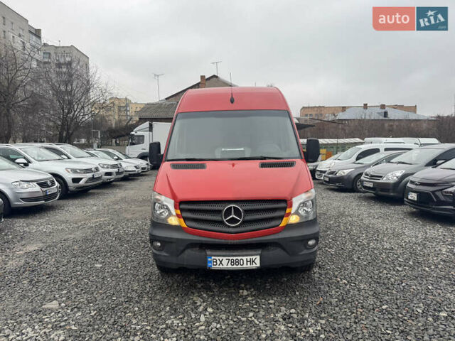 Красный Мерседес Sprinter, объемом двигателя 2.14 л и пробегом 300 тыс. км за 26999 $, фото 1 на Automoto.ua
