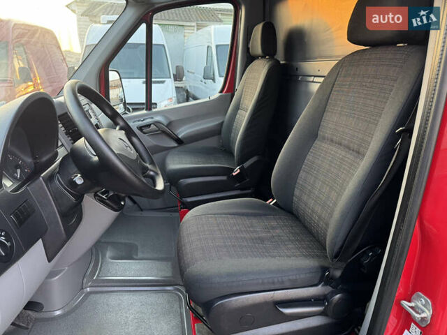 Красный Мерседес Sprinter, объемом двигателя 2.2 л и пробегом 310 тыс. км за 18700 $, фото 22 на Automoto.ua