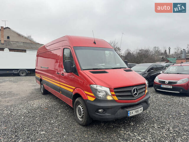 Красный Мерседес Sprinter, объемом двигателя 2.14 л и пробегом 300 тыс. км за 26999 $, фото 2 на Automoto.ua
