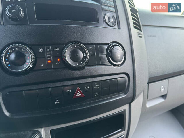 Красный Мерседес Sprinter, объемом двигателя 2.2 л и пробегом 310 тыс. км за 18700 $, фото 66 на Automoto.ua