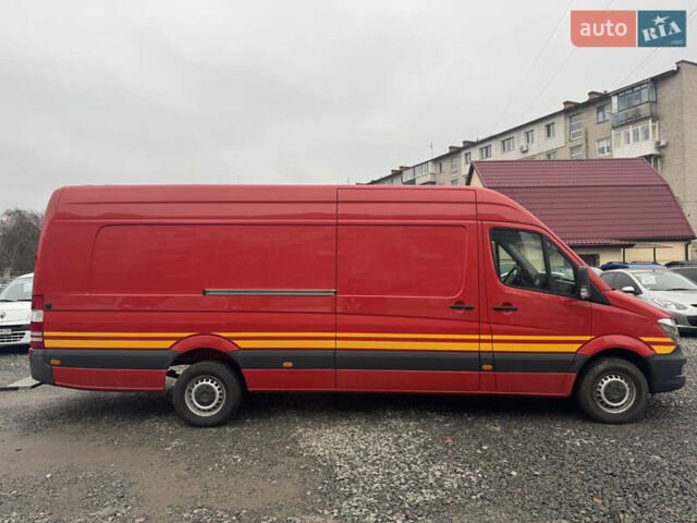 Красный Мерседес Sprinter, объемом двигателя 2.14 л и пробегом 300 тыс. км за 26999 $, фото 3 на Automoto.ua