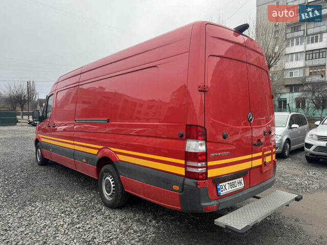 Красный Мерседес Sprinter, объемом двигателя 2.14 л и пробегом 300 тыс. км за 26999 $, фото 6 на Automoto.ua