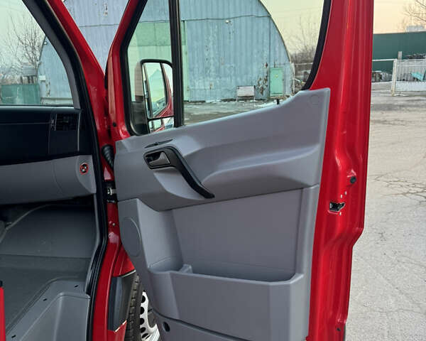 Красный Мерседес Sprinter, объемом двигателя 2.2 л и пробегом 310 тыс. км за 18700 $, фото 28 на Automoto.ua