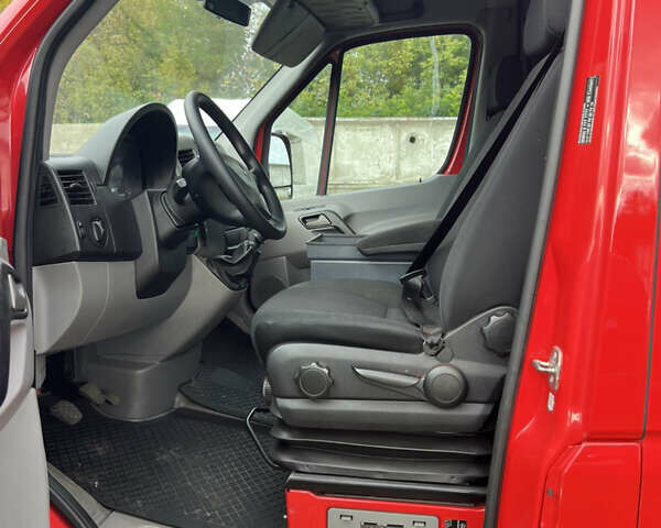 Красный Мерседес Sprinter, объемом двигателя 2.2 л и пробегом 291 тыс. км за 22499 $, фото 18 на Automoto.ua