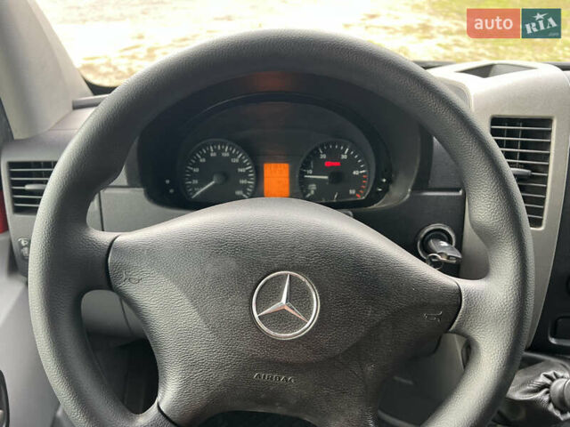 Красный Мерседес Sprinter, объемом двигателя 2.2 л и пробегом 291 тыс. км за 22499 $, фото 19 на Automoto.ua