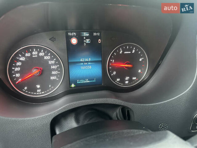 Красный Мерседес Sprinter, объемом двигателя 2.14 л и пробегом 170 тыс. км за 26700 $, фото 13 на Automoto.ua