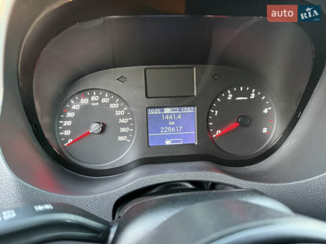 Красный Мерседес Sprinter, объемом двигателя 0 л и пробегом 228 тыс. км за 24800 $, фото 10 на Automoto.ua