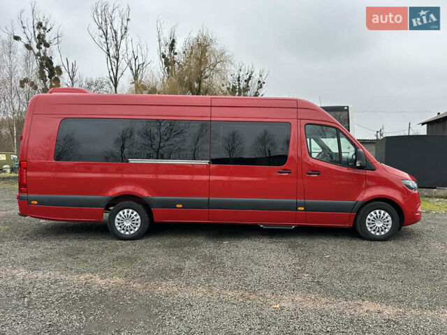 Красный Мерседес Sprinter, объемом двигателя 2.14 л и пробегом 250 тыс. км за 74406 $, фото 1 на Automoto.ua