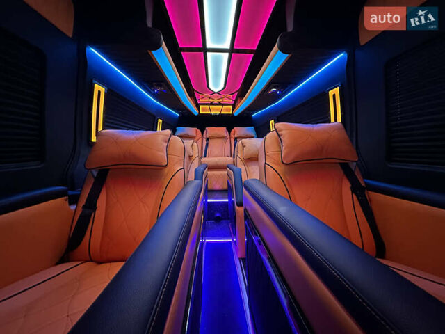 Красный Мерседес Sprinter, объемом двигателя 2.14 л и пробегом 250 тыс. км за 74406 $, фото 9 на Automoto.ua