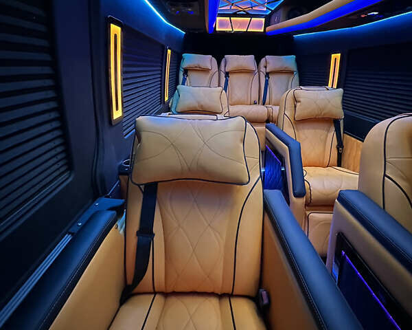 Красный Мерседес Sprinter, объемом двигателя 2.14 л и пробегом 250 тыс. км за 74406 $, фото 11 на Automoto.ua