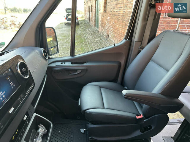 Червоний Мерседес Sprinter, об'ємом двигуна 2.99 л та пробігом 22 тис. км за 59932 $, фото 20 на Automoto.ua