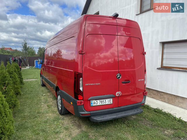 Красный Мерседес Sprinter, объемом двигателя 1.95 л и пробегом 430 тыс. км за 26800 $, фото 2 на Automoto.ua