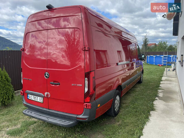 Красный Мерседес Sprinter, объемом двигателя 1.95 л и пробегом 430 тыс. км за 26800 $, фото 3 на Automoto.ua