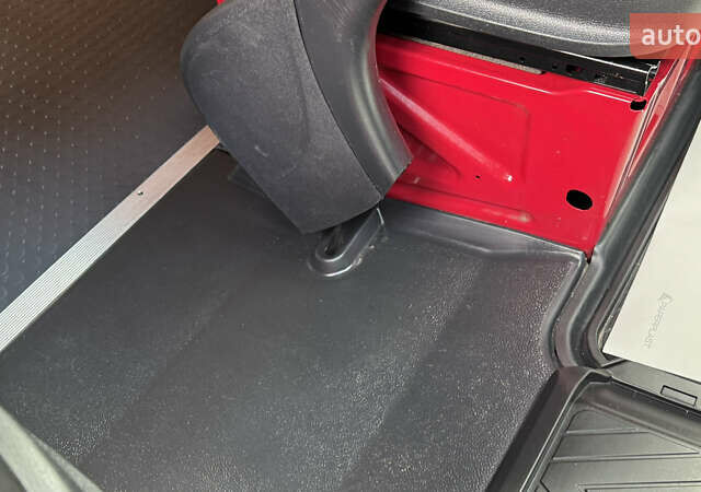 Красный Мерседес Sprinter, объемом двигателя 1.95 л и пробегом 169 тыс. км за 31700 $, фото 88 на Automoto.ua