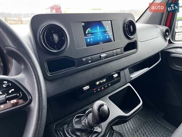 Красный Мерседес Sprinter, объемом двигателя 1.95 л и пробегом 229 тыс. км за 29500 $, фото 5 на Automoto.ua