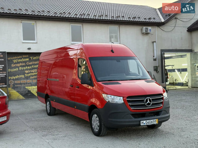 Красный Мерседес Sprinter, объемом двигателя 3 л и пробегом 379 тыс. км за 35999 $, фото 4 на Automoto.ua