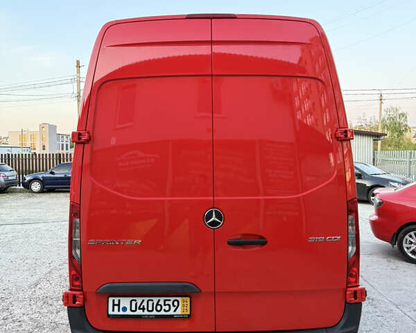 Красный Мерседес Sprinter, объемом двигателя 3 л и пробегом 379 тыс. км за 35999 $, фото 9 на Automoto.ua