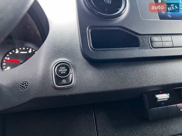Красный Мерседес Sprinter, объемом двигателя 1.95 л и пробегом 229 тыс. км за 29500 $, фото 2 на Automoto.ua