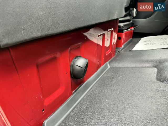 Красный Мерседес Sprinter, объемом двигателя 2 л и пробегом 113 тыс. км за 42900 $, фото 30 на Automoto.ua