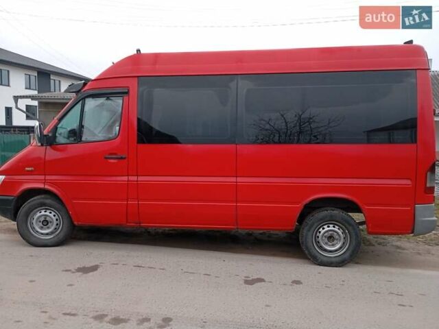 Красный Мерседес Sprinter, объемом двигателя 2.69 л и пробегом 700 тыс. км за 6000 $, фото 3 на Automoto.ua
