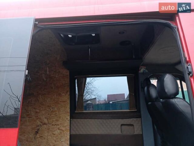Красный Мерседес Sprinter, объемом двигателя 2.69 л и пробегом 700 тыс. км за 6000 $, фото 6 на Automoto.ua