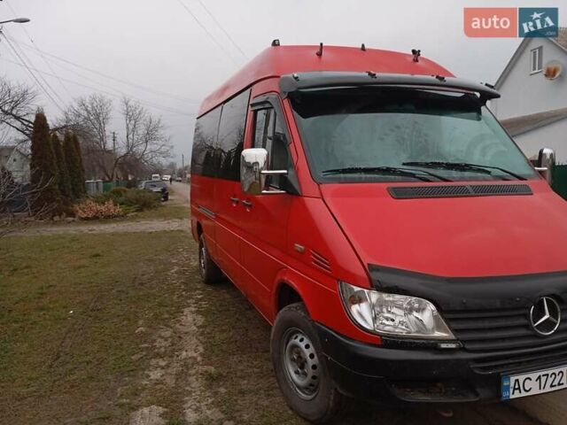 Красный Мерседес Sprinter, объемом двигателя 2.69 л и пробегом 700 тыс. км за 6000 $, фото 2 на Automoto.ua