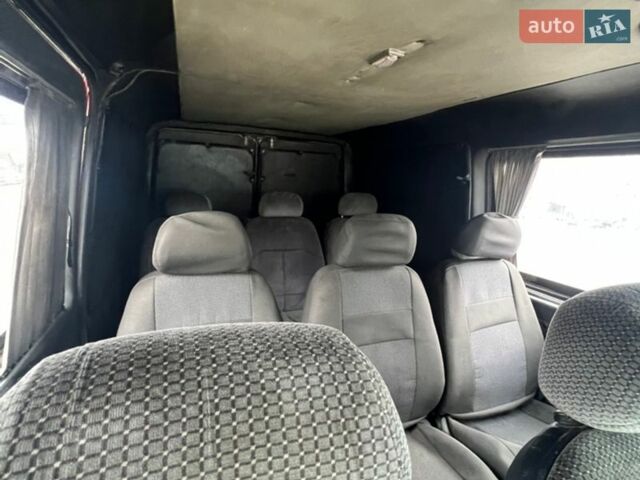 Красный Мерседес Sprinter, объемом двигателя 2.2 л и пробегом 431 тыс. км за 6300 $, фото 12 на Automoto.ua