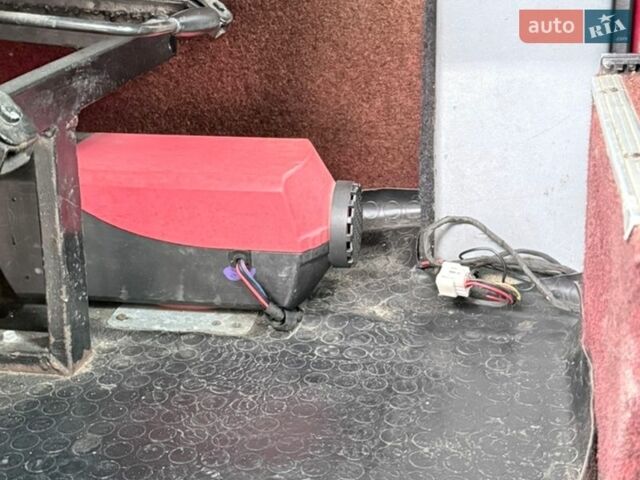 Красный Мерседес Sprinter, объемом двигателя 2.1 л и пробегом 320 тыс. км за 5999 $, фото 29 на Automoto.ua