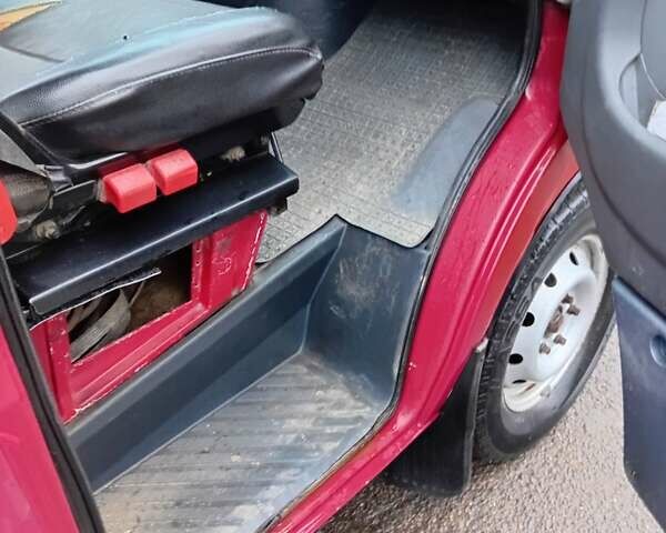 Красный Мерседес Sprinter, объемом двигателя 2.69 л и пробегом 605 тыс. км за 6400 $, фото 8 на Automoto.ua