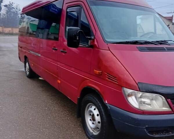 Красный Мерседес Sprinter, объемом двигателя 2.69 л и пробегом 605 тыс. км за 6400 $, фото 6 на Automoto.ua