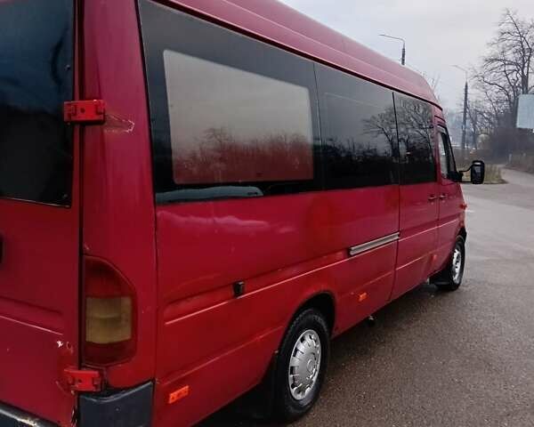 Красный Мерседес Sprinter, объемом двигателя 2.69 л и пробегом 605 тыс. км за 6400 $, фото 4 на Automoto.ua