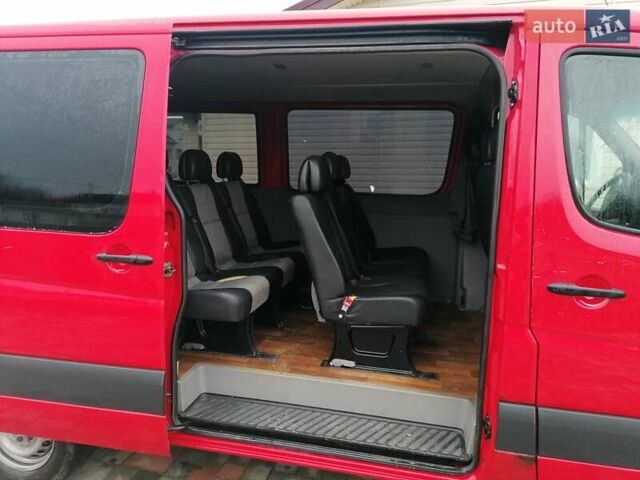 Красный Мерседес Sprinter, объемом двигателя 2.14 л и пробегом 380 тыс. км за 11800 $, фото 2 на Automoto.ua