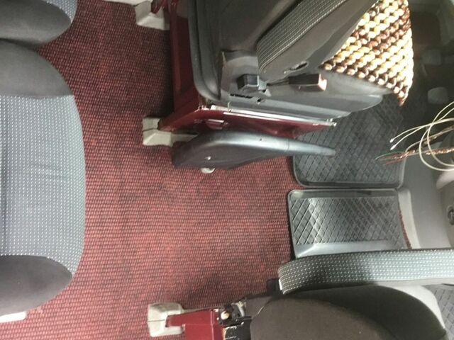 Красный Мерседес Sprinter, объемом двигателя 2.2 л и пробегом 263 тыс. км за 16000 $, фото 10 на Automoto.ua