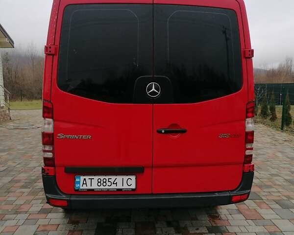 Красный Мерседес Sprinter, объемом двигателя 2.14 л и пробегом 380 тыс. км за 11800 $, фото 4 на Automoto.ua