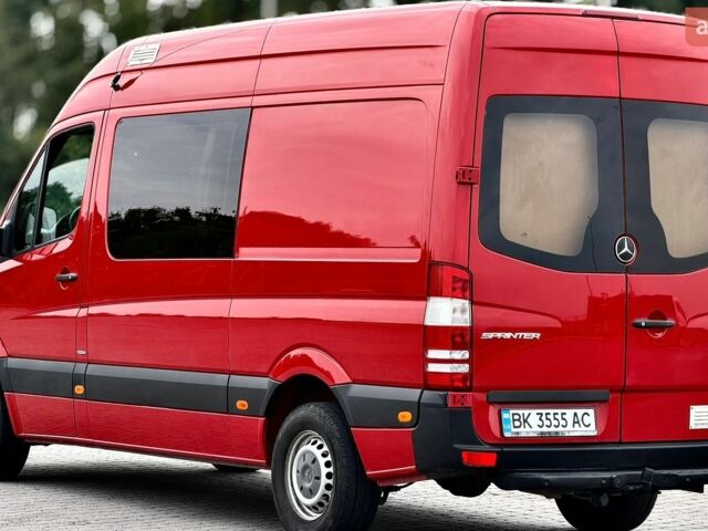 Красный Мерседес Sprinter, объемом двигателя 2.2 л и пробегом 450 тыс. км за 15900 $, фото 7 на Automoto.ua