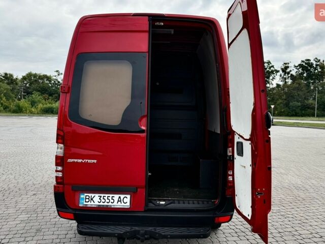 Красный Мерседес Sprinter, объемом двигателя 2.2 л и пробегом 450 тыс. км за 15900 $, фото 23 на Automoto.ua