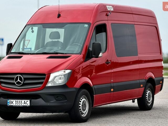 Красный Мерседес Sprinter, объемом двигателя 2.2 л и пробегом 450 тыс. км за 15900 $, фото 3 на Automoto.ua