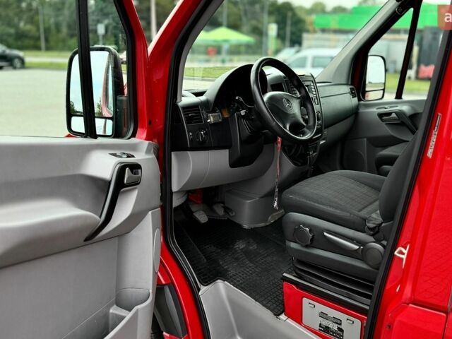 Красный Мерседес Sprinter, объемом двигателя 2.2 л и пробегом 450 тыс. км за 15900 $, фото 30 на Automoto.ua