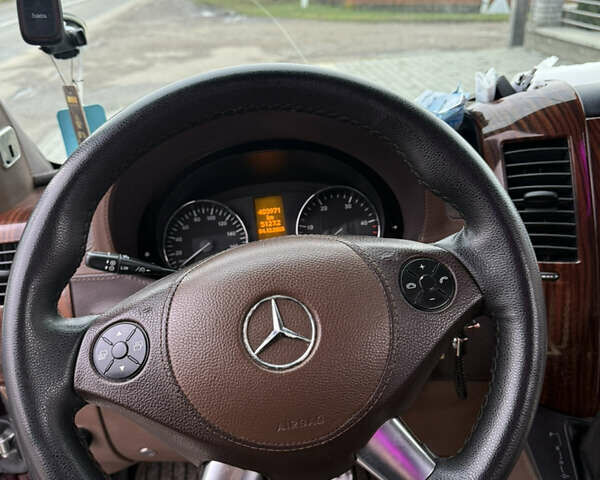 Красный Мерседес Sprinter, объемом двигателя 2.99 л и пробегом 350 тыс. км за 45000 $, фото 9 на Automoto.ua