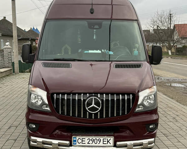 Красный Мерседес Sprinter, объемом двигателя 2.99 л и пробегом 350 тыс. км за 45000 $, фото 2 на Automoto.ua